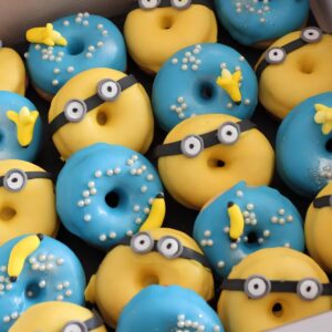 Atelier enfants pâtisserie donuts minions à Saint-Amand-les-Eaux