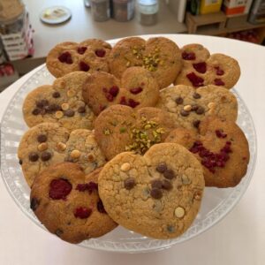 Atelier pâtisserie cookie en forme de cœur pour enfants